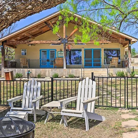 Charming Burnet Cottage With Lake View And Porch!